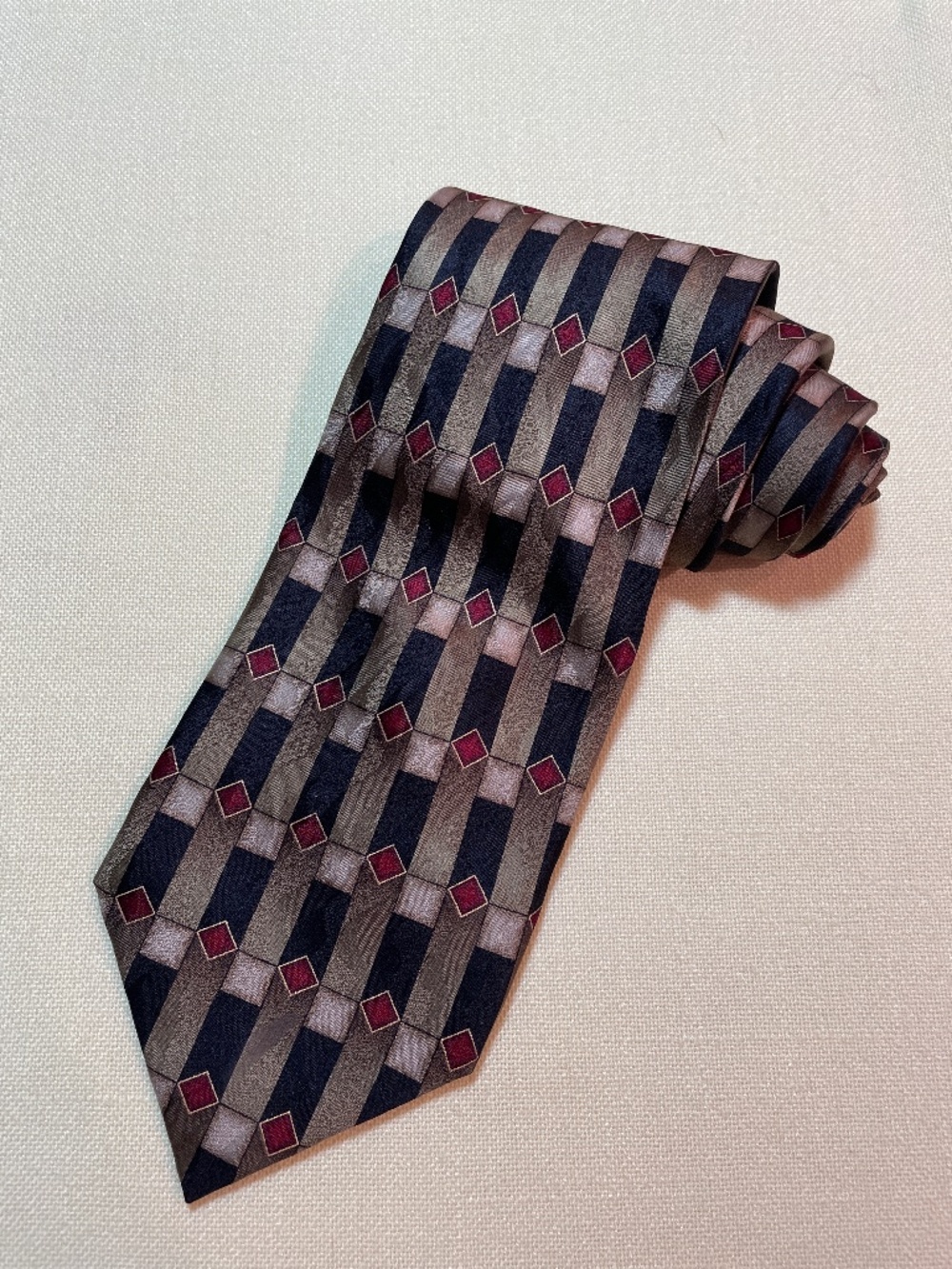 FACETS 100% SILK  Jacquard Geometric tie  Black Brown Red diamonds 58" long Hand